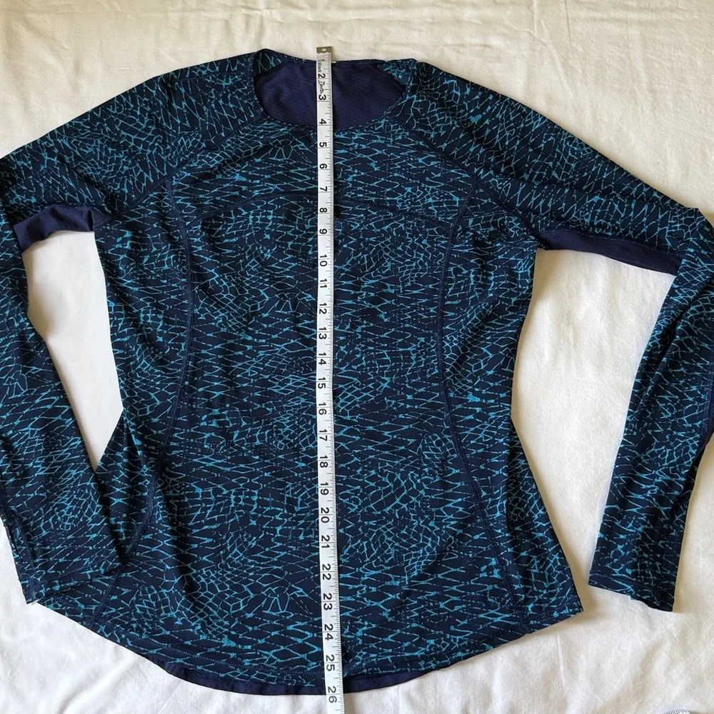 Lululemon Cover Me Long Sleeve Samba Snake Kayak Blue Hero Blue / Hero Blue✨